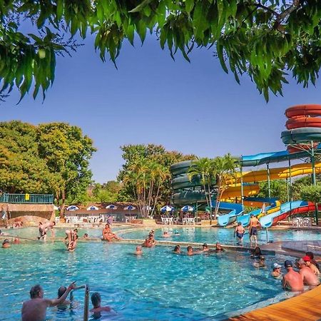 Caldas Novas - Piazza Diroma - Com Ingressos Do Acqua Park Todos Os Dias 外观 照片