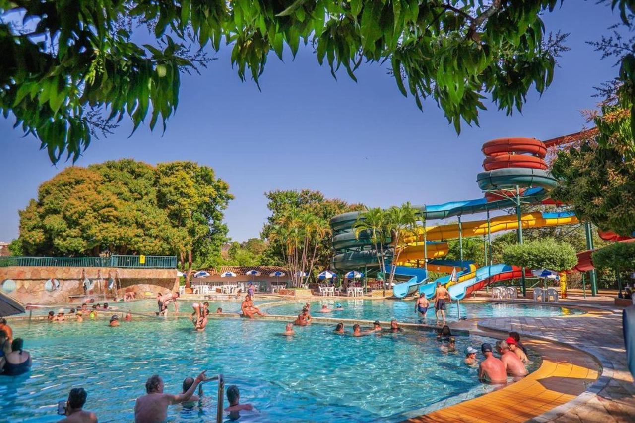 Caldas Novas - Piazza Diroma - Com Ingressos Do Acqua Park Todos Os Dias 外观 照片